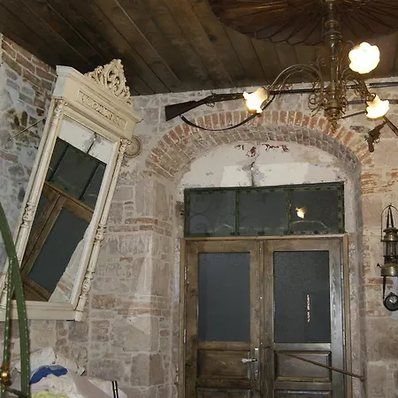 Mahzen Ayvalı